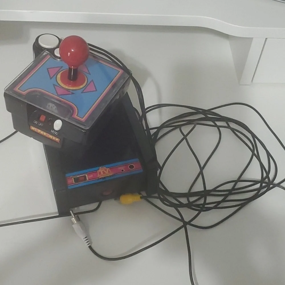 Ms PAC-MAN Retro Gaming Console with Red Joystick PLUG PLAY TV Television Games
